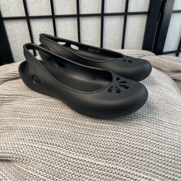 CROCS Women’s Taylor Slingback Black Ballet Flats Women's Shoes 7 NWOT - Picture 2 of 6